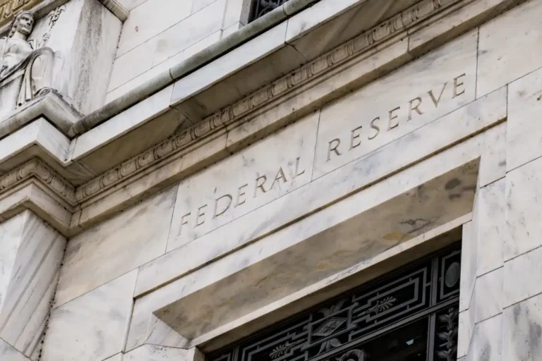 The role of central banks in personal finance: How the Fed’s decisions affect your money