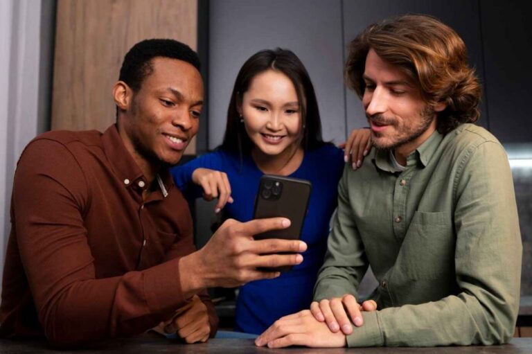 The Role of Social Media in Financial Advice: Benefits and Risks for American Investors