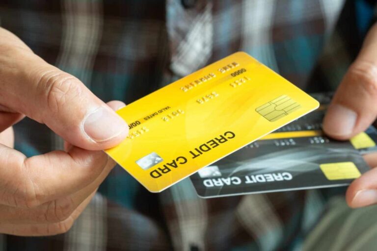 How do rotating cashback credit cards work
