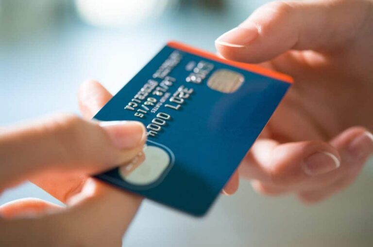 Difference between credit and debit cards: Why using credit is smarter