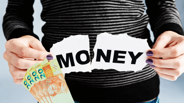 Comment éviter les arnaques financières sur les plateformes en ligne